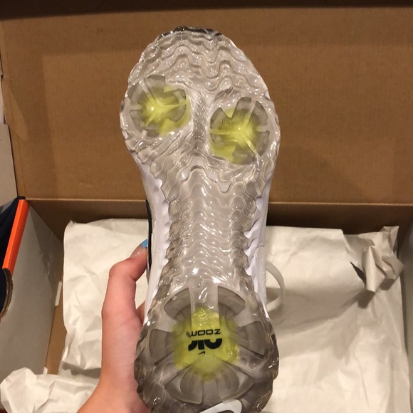 Brand new Nike golf shoes! - Picture 2 of 5